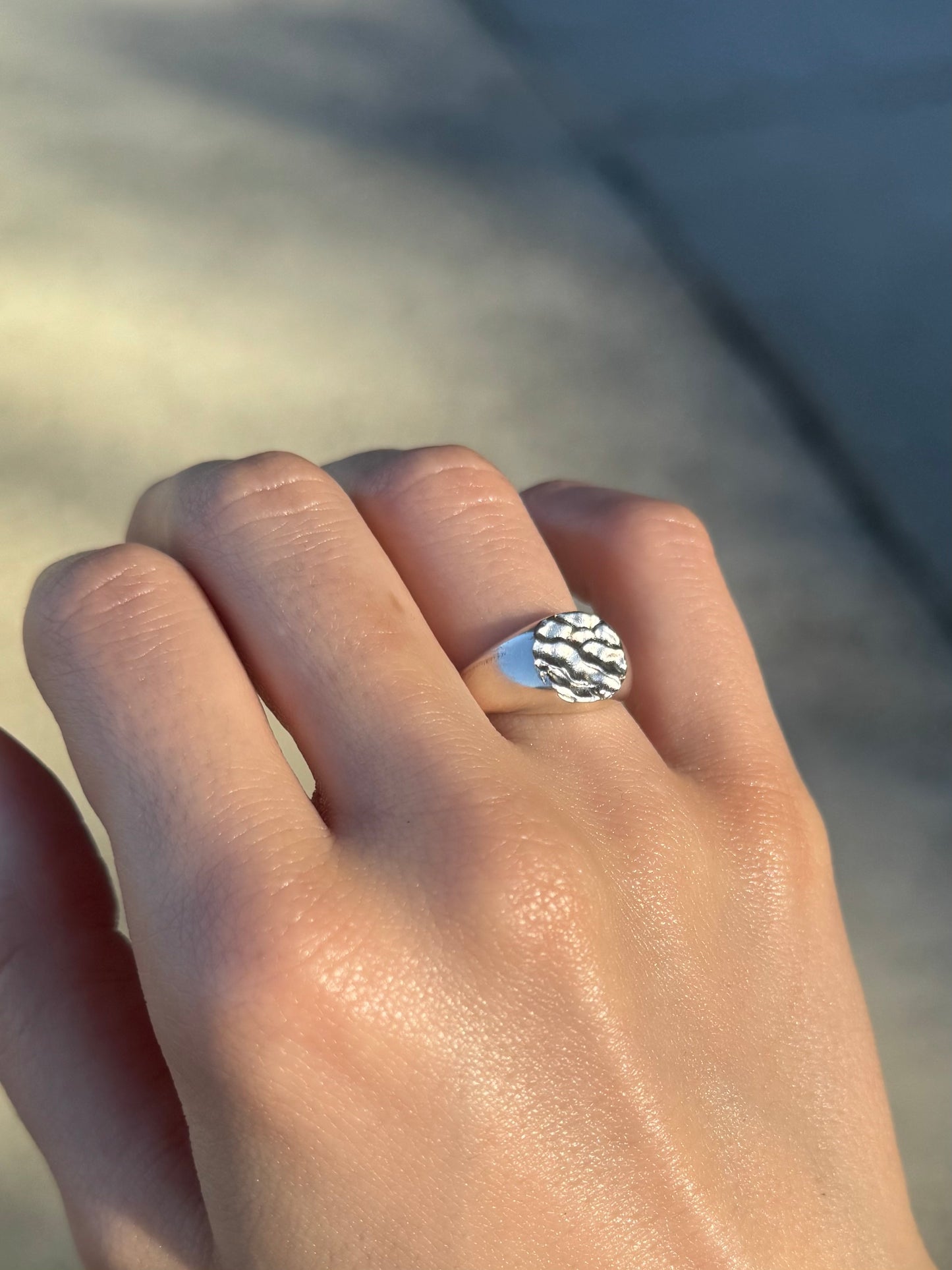 MELT round small signet