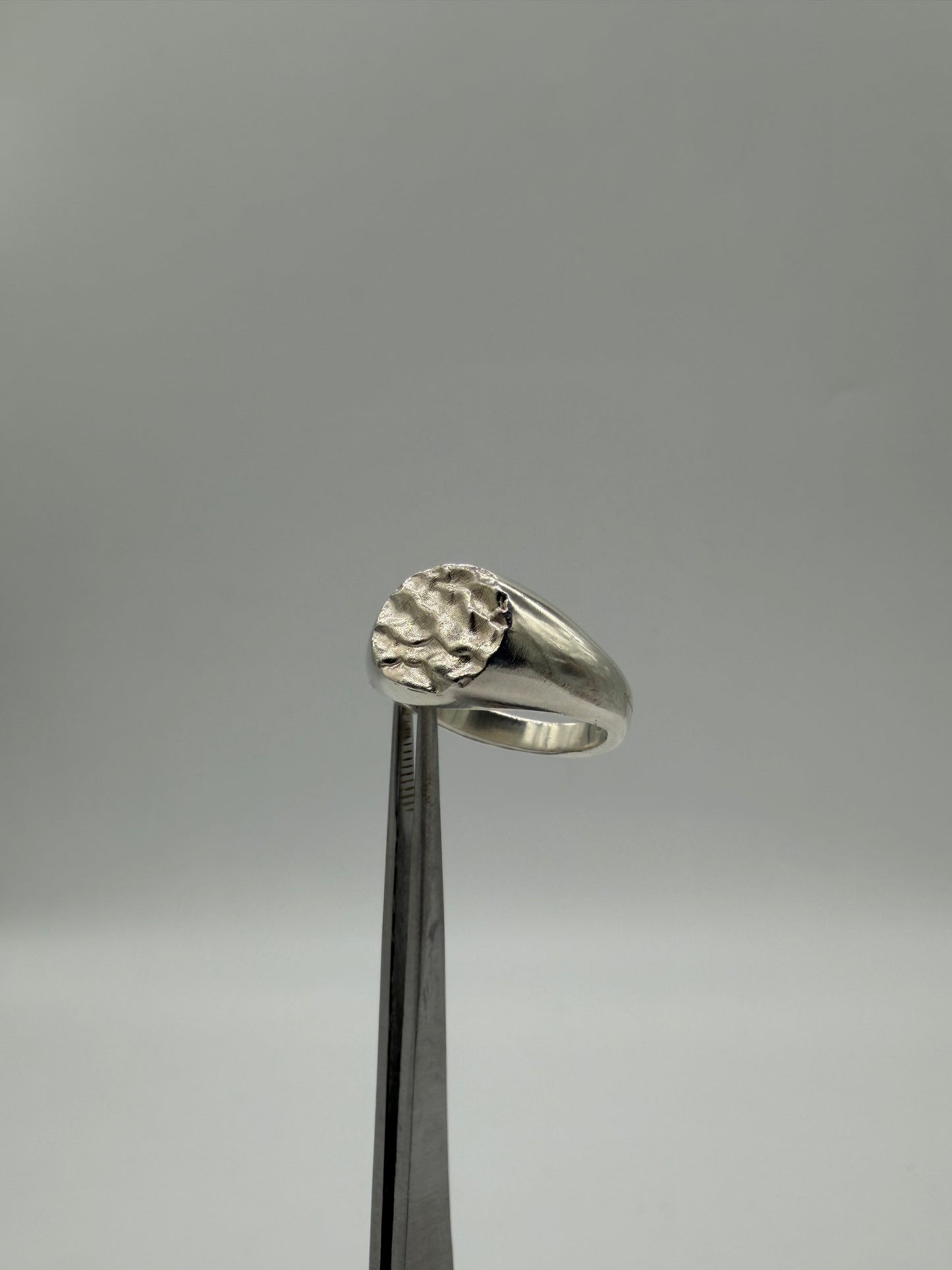 MELT round small signet