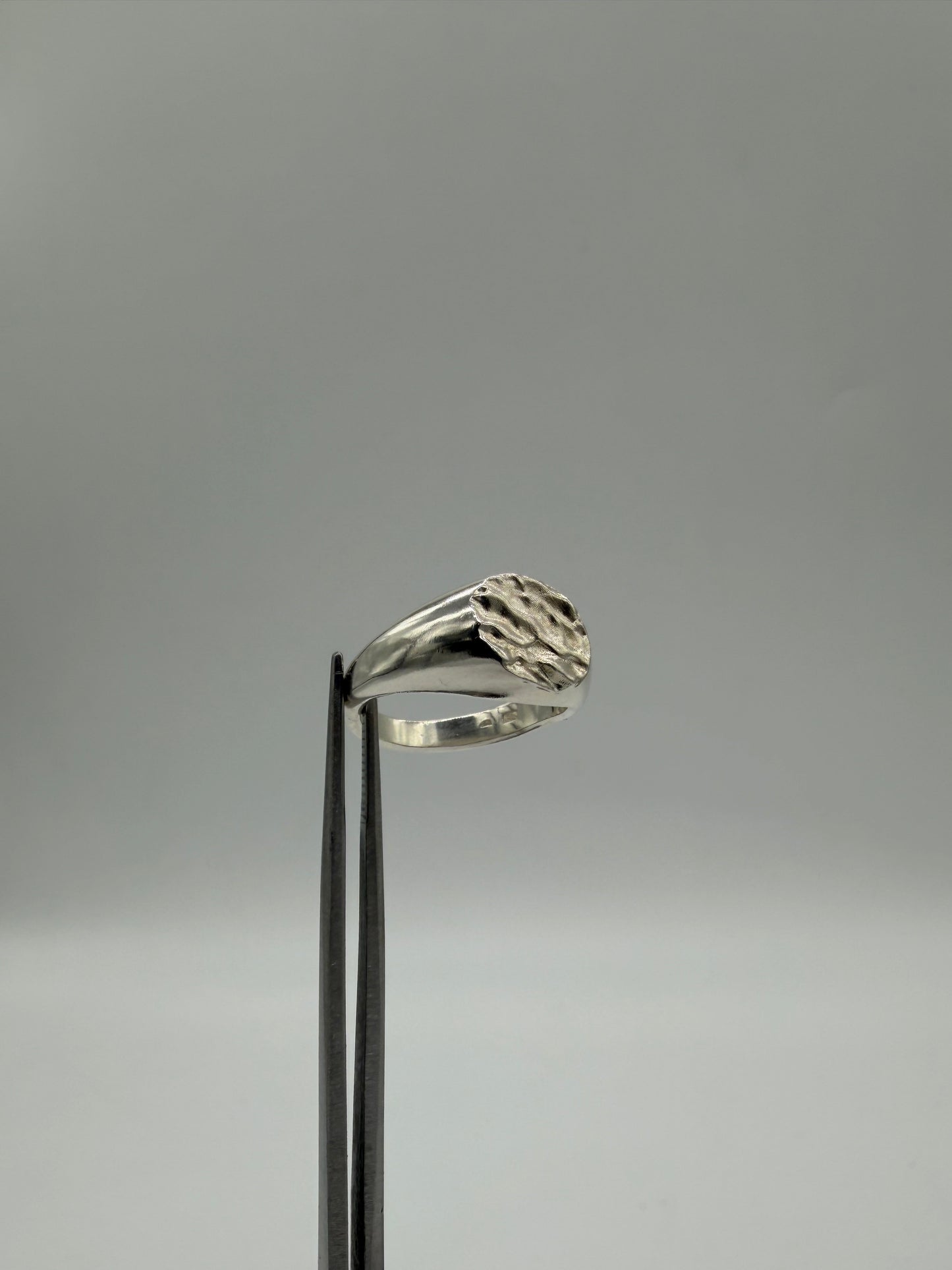 MELT round small signet