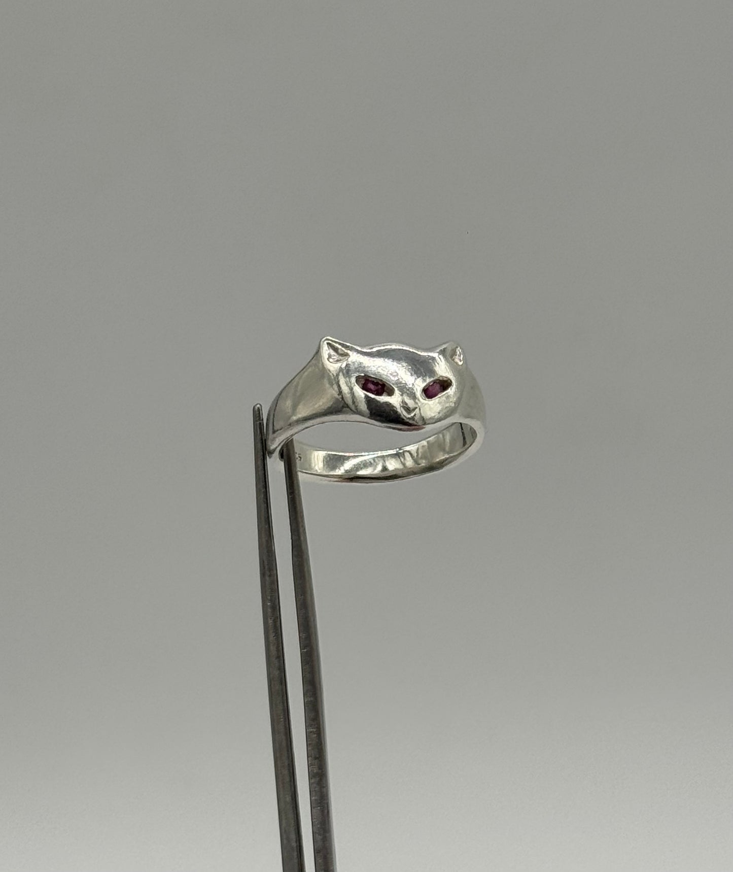 RUBY EYES KITTY ring